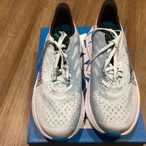 Hoka One One Mach 6 Size 10 Brand New in Box Item No. 1147810